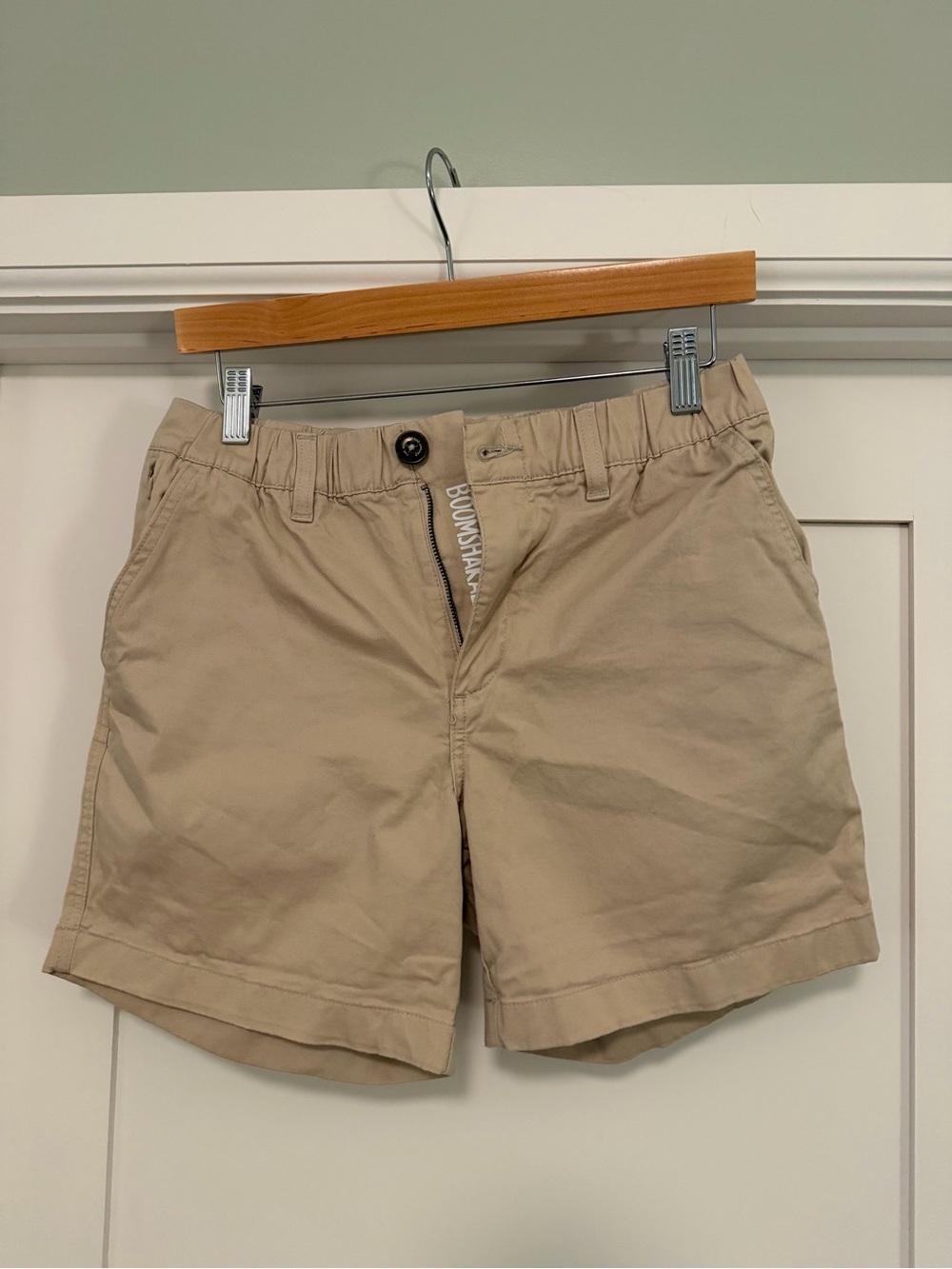 chubbies Men’s 5.5” inseam Tan Shorts Size Small